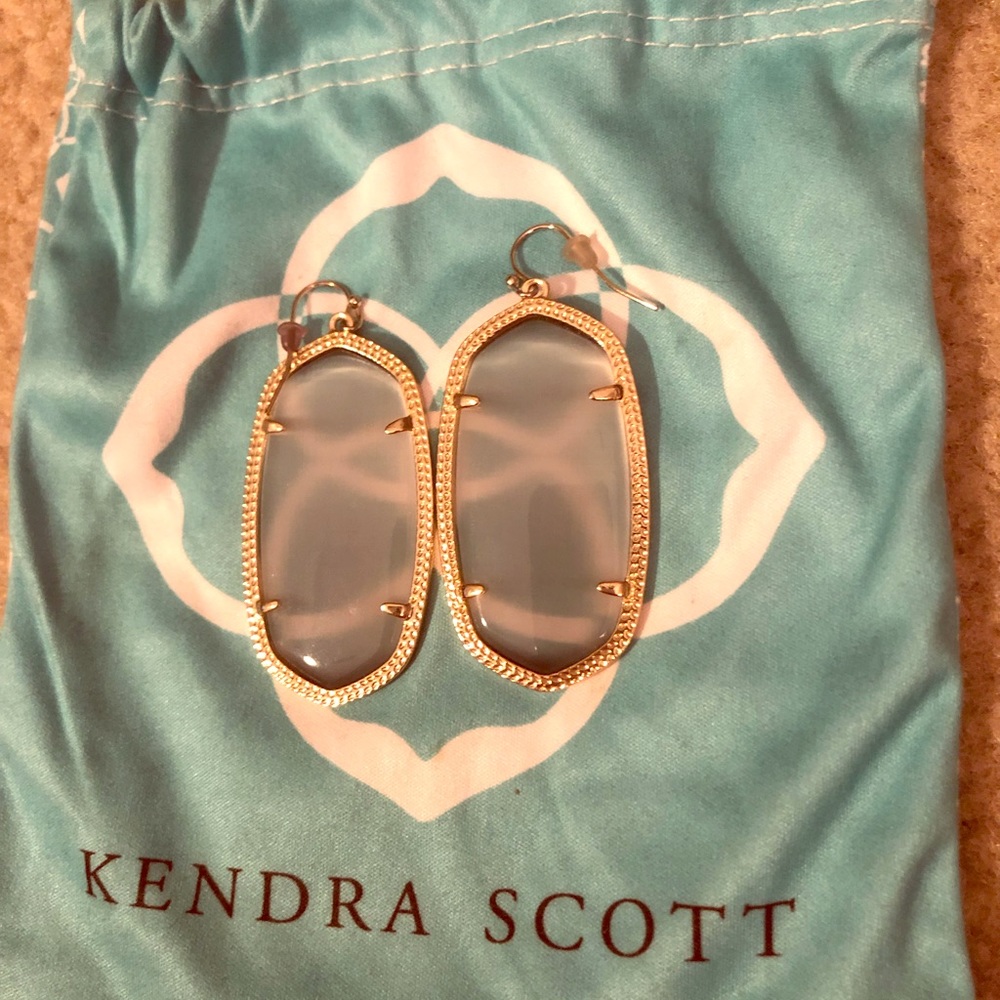 Kendra Scott gray & gold earrings. Danielle style